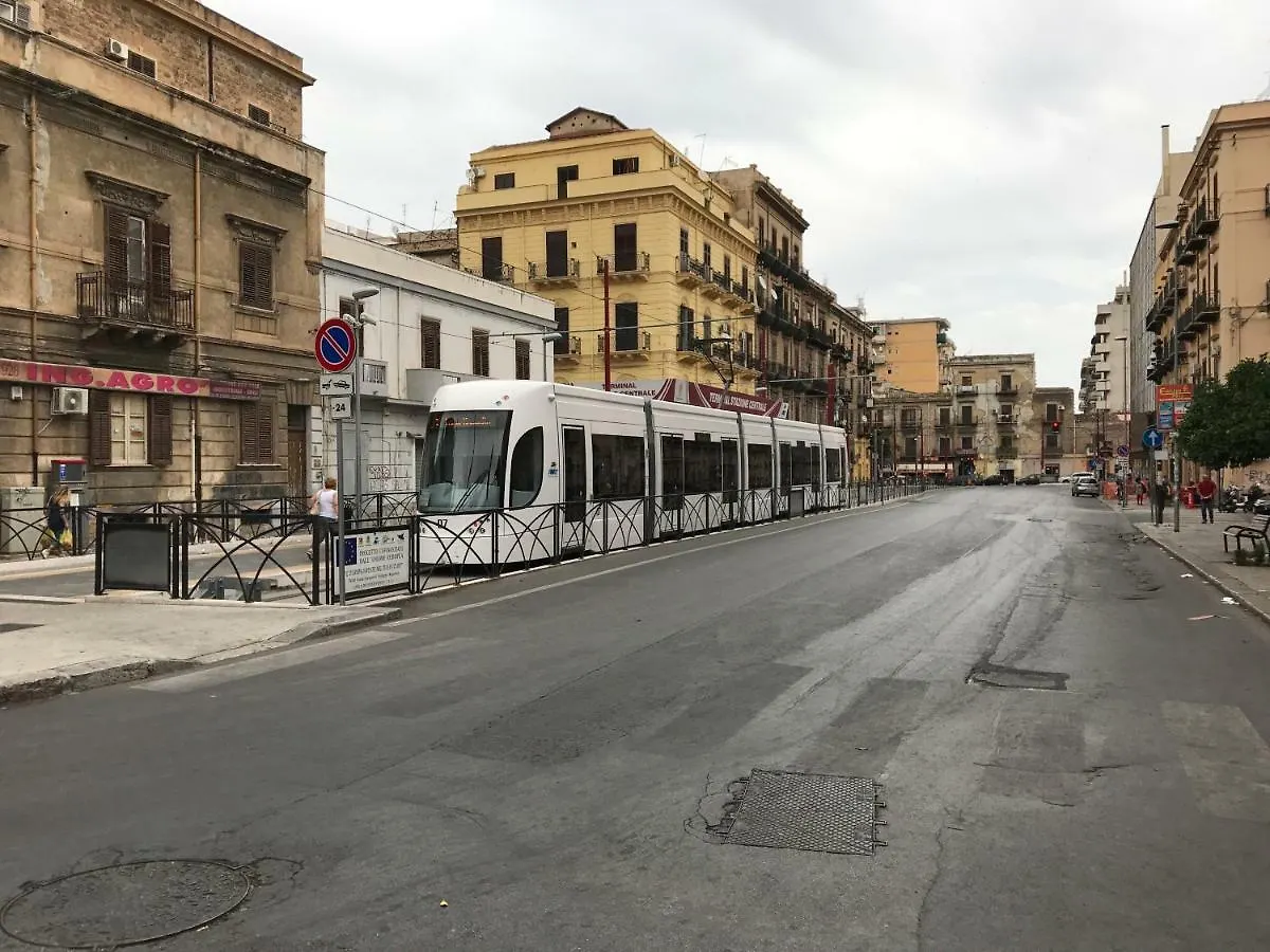 Nocleg ze śniadaniem Bedroom La Stazione Palermo Włochy